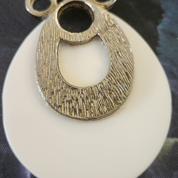 1960s LARGE MODULAR KENNETH JAY LANE CERAMIC WHITE PENDANT AND BEADS - Picture 8 of 16